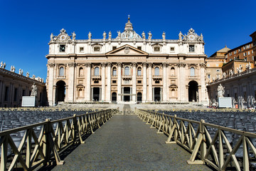 Obraz premium View to Basilica di San Pietro from Piazza San Pietro