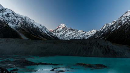 Fototapeta na wymiar View of the mount cook, glacier, lake and rocks