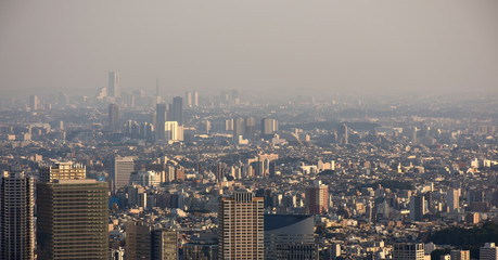 日本の都市景観（横浜のみなとみらい２１方面などをの望む）