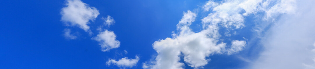 Obraz premium panorama niebo i chmury lato czas piękne tło