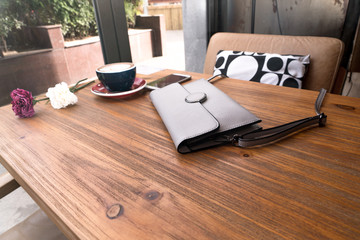 the fashion tote bag with hot mocha coffee on the wooden table