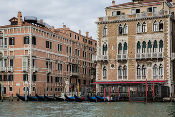 Naklejka premium Row of Gondolas In Venice