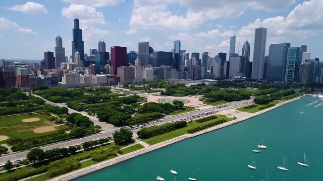 Chicago skyline with a beautiful overlook of Grant Park 