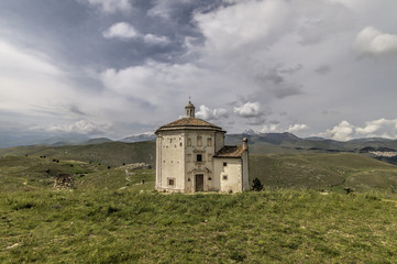 Fototapeta premium Rocca Calascio & Chiesa di Santa Maria Della Pieta