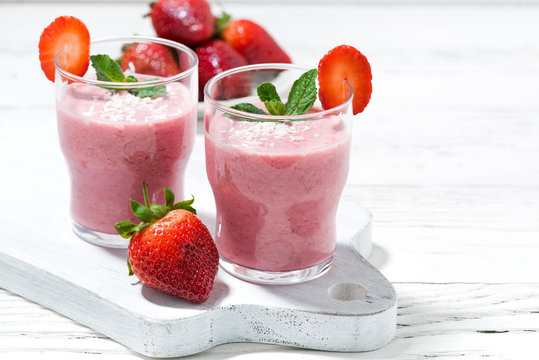 refreshing strawberry milkshake