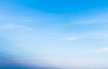 Obraz premium White fluffy cloud in the blue sky