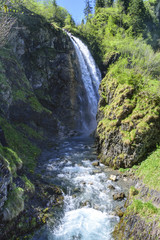 Fototapeta na wymiar tosender Wasserfall im Oberallgäu