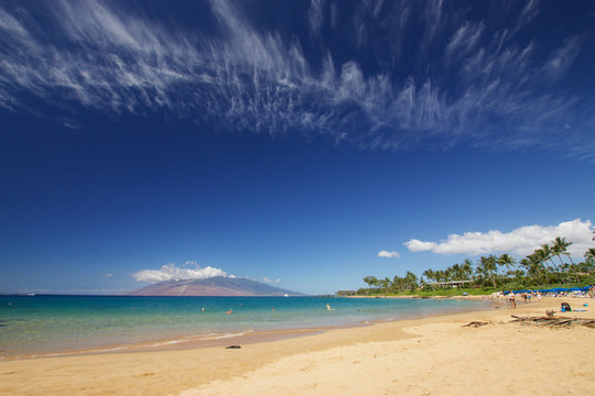 Beach life at Mokapu Beach Park on the Hawaiian island of Maui © A. Emson