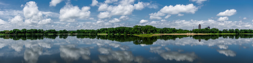 Fototapeta na wymiar Panoramic view of Grays Lake in Des Moines, Iowa