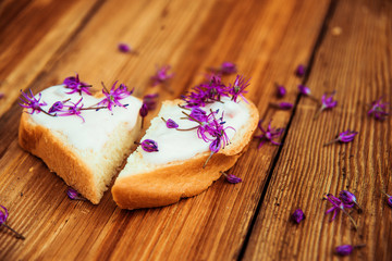 Closeup of flowering chives with shallow depth of field and focus concentrated on flower in the foreground