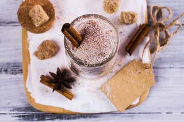 Dark sugar with cinnamon