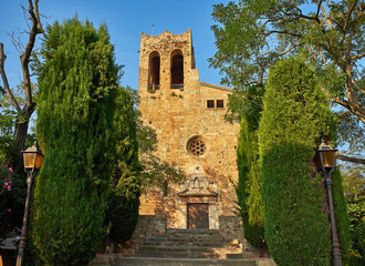 Fototapeta na wymiar Sant Pere de Pals church, in the medieval historic downtown of Pals. Bajo Ampurdan, Girona, Catalonia, Spain.