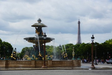 Fototapeta na wymiar Fontaine in Paris