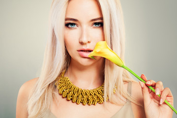 Blonde Beauty. Pretty Woman Fashion Model with Blonde Hair