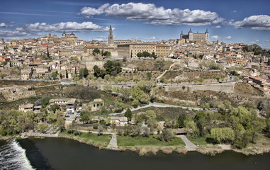 Fototapeta na wymiar panoramic of the city of toledo in spain