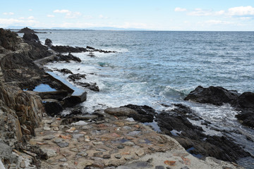  Collioure, pyrénées orientales, roussillon, occitanie, France : la mer le long de la jetée