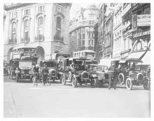 London - Piccadilly Circus. Date: 1928 - obrazy, fototapety, plakaty