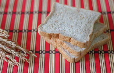 Whole grain bread, Breakfast