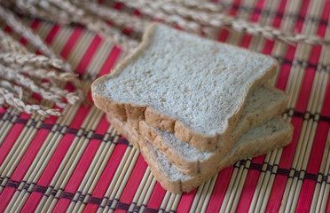Whole grain bread, Breakfast