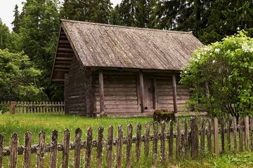 Fototapeta na wymiar Old rural wooden building