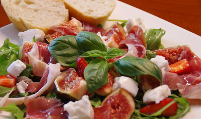 Figs with ham and rucola