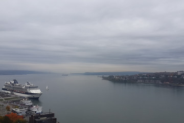 Obraz premium Blurred outlines of the Saint Lawrence River, Quebec City