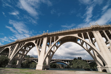 Fototapeta na wymiar The Colorado Street Bridge and the 134 Freeway bridge over the Arroyo Seco in Pasadena