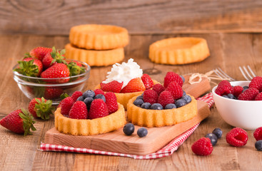 Tartlets with forest fruits. 