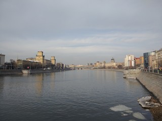Fototapeta na wymiar Moscow river view, 2017