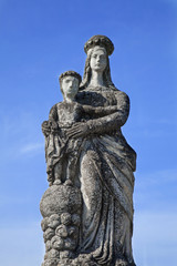 Fototapeta na wymiar statue of the Virgin Mary with the baby Jesus Christ (Religion, faith, eternal life, God, the soul concept)