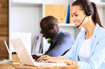 Obraz premium Portrait of an African American young business man with headset.