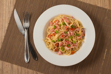 Spaghetti with diced tomatoes