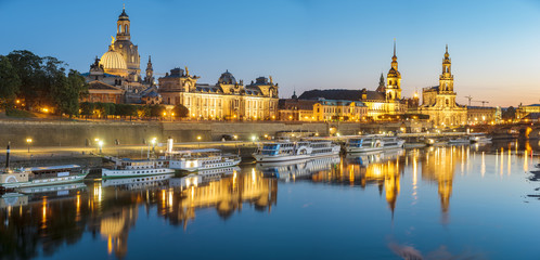 Fototapeta na wymiar Evening panorama of Dresden 