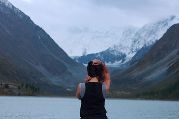 Fototapeta na wymiar Young girl in the background of a mountain lake