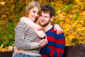 Fototapeta premium Lovers couple in autumn park on bench