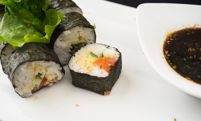 salmon sushi maki