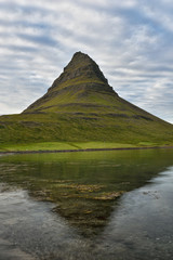 Kirkjufell - Berg und Wasserfall | Island