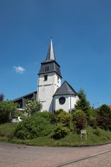 Fototapeta na wymiar Kirche in Primstal