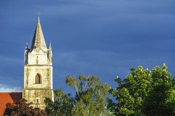Fototapeta na wymiar Kirchturm der Dorfkirche von Oslip im Burgenland