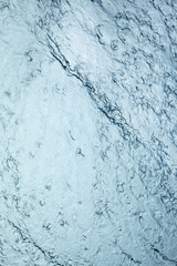 流れる水