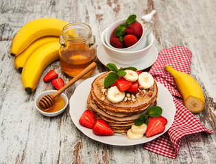 Pancakes with strawberries and bananas