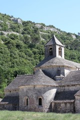 Fototapeta na wymiar abbaye notre dame de Sénanque à Gordes dans le Vaucluse