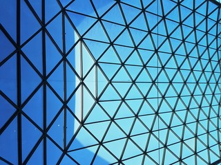 Glass roof pattern of triangular shapes
