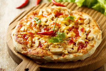 Pizza with chicken and sweet chili sauce