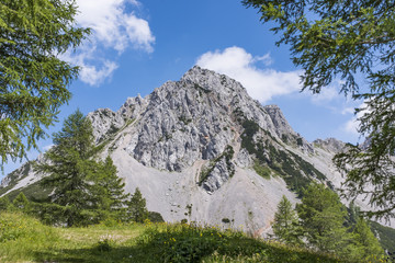 Obraz premium View from Austria to mountain range Karawanks with mountain Bielschitza