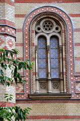 Obraz premium Rundbogenfester an der Fassade der Großen Synagoge