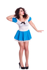 Frau als Haushaltshilfe in Uniform 