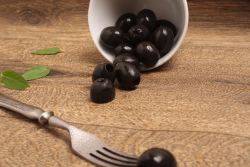 Black Olives on a Wood background
