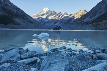 Hooker Valley Gletschersee mit Eisbrocken