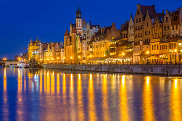 Fototapeta na wymiar Architecture of the old town in Gdansk over Motlawa river at dusk, Poland